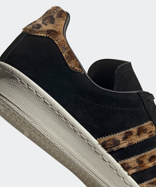 adidas（アディダス）の「キャンパス 80s [Campus 80s] アディダスオリジナルス（スニーカー・メンズ・ブラック系その他・28.0cm/24.0cm/27.0cm/23.5cm/26.0cm/24.5cm/22.0cm/27.5cm/23.0cm/22.5cm/26.5cm/29.0cm/25.5cm/28.5cm/25.0cm）」の6枚目の写真