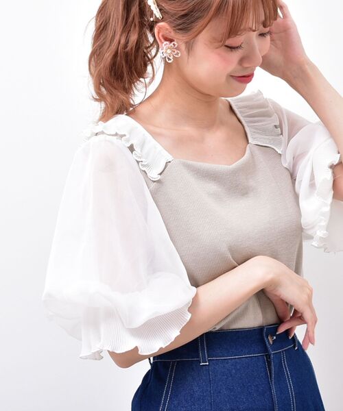 MAJESTIC LEGON（マジェスティックレゴン）の「☆ガーリースリーブ半袖トップス（Tシャツ/カットソー・レディース・ブラック/オフホワイト/グレイッシュベージュ・SMALL/MEDIUM）」の4枚目の写真