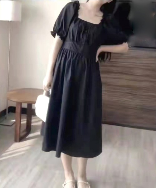 SPIGA（スピーガ）の「肩ギャザー釦半袖ミモレ丈ワンピース（ワンピース・レディース・ホワイト/ブラック/ピンク・FREE）」の2枚目の写真