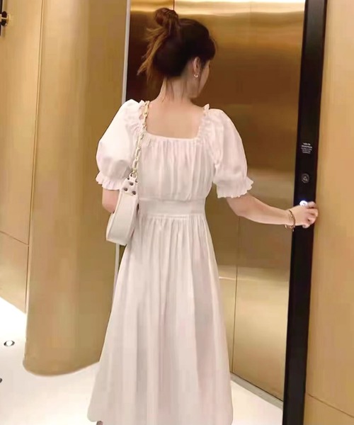 SPIGA（スピーガ）の「肩ギャザー釦半袖ミモレ丈ワンピース（ワンピース・レディース・ホワイト/ブラック/ピンク・FREE）」の4枚目の写真