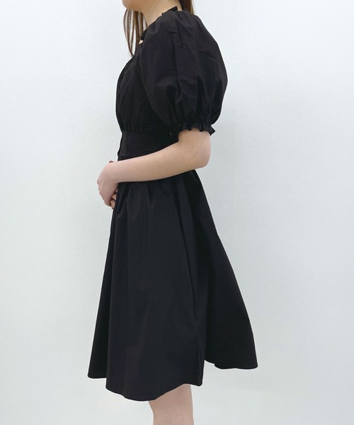 SPIGA（スピーガ）の「肩ギャザー釦半袖ミモレ丈ワンピース（ワンピース・レディース・ホワイト/ブラック/ピンク・FREE）」の10枚目の写真