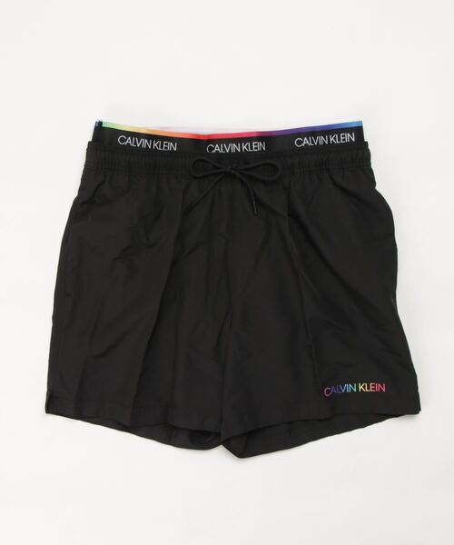Calvin Klein(カルバン・クライン)の「CK PRIDE ミディアム ダブル スイム パンツ(水着・メンズ・ブラック/ピンク・S/M/L/XL)」の2枚目の写真