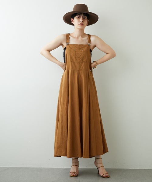 Whim Gazette（ウィムガゼット）の「製品染めジャンパースカート（ジャンパースカート・レディース・キャメル/チャコールグレー・FREE）」の2枚目の写真