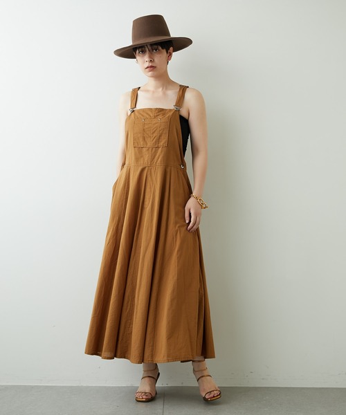 Whim Gazette（ウィムガゼット）の「製品染めジャンパースカート（ジャンパースカート・レディース・キャメル/チャコールグレー・FREE）」の13枚目の写真
