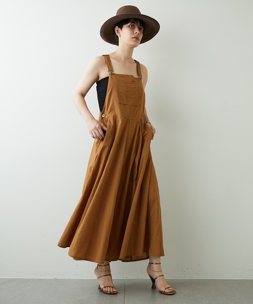 Whim Gazette（ウィムガゼット）の「製品染めジャンパースカート（ジャンパースカート・レディース・キャメル/チャコールグレー・FREE）」の6枚目の写真