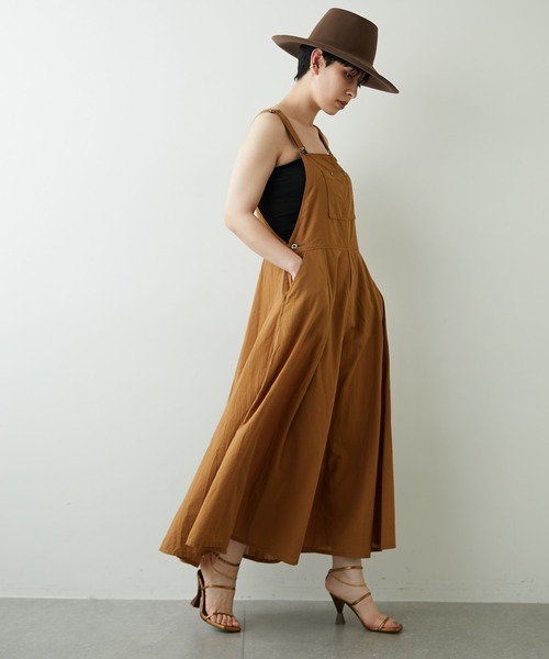 Whim Gazette（ウィムガゼット）の「製品染めジャンパースカート（ジャンパースカート・レディース・キャメル/チャコールグレー・FREE）」の7枚目の写真