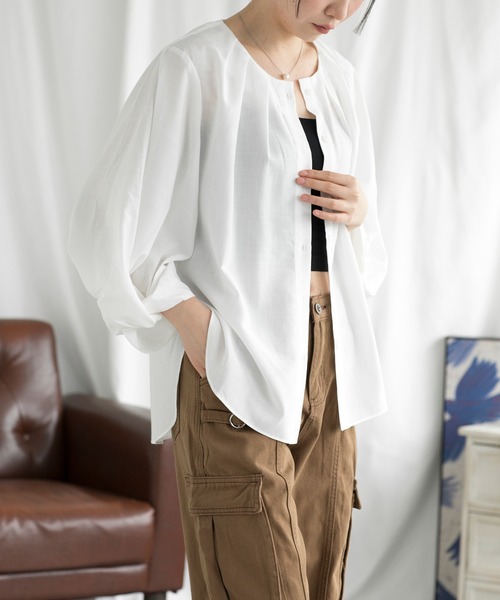 aimoha（アイモハ）の「ボリューム袖ブラウス (SS)（シャツ/ブラウス・レディース・ベージュ/ホワイト・LARGE/MEDIUM）」の2枚目の写真