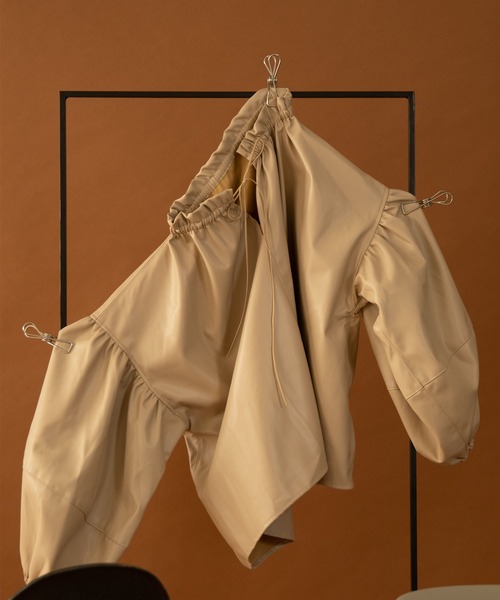 シャツ/ブラウス(長袖/七分) amiur leather volume blouse Amiur（エミレ） シャツ ブラウス leather volume blouse レディース