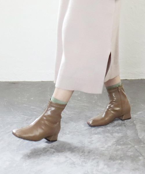 grandfleur（グランドフルール）の「【S～3L】スクエアトゥローヒールストレッチショートブーツ（ブーツ・レディース・ブラック/ダークブラウン/ベージュ系その他/アイボリー・3L/L/S/LL/M）」の4枚目の写真