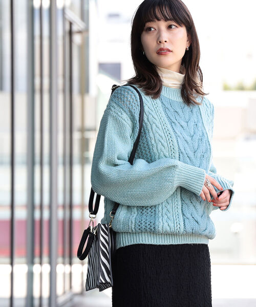 Ray BEAMS(レイビームス)の「Ray BEAMS / ケーブル キリカエ クルーネック ニット(ニット/セーター・レディース・オフホワイト/ライトブルー・ONE SIZE)」の2枚目の写真