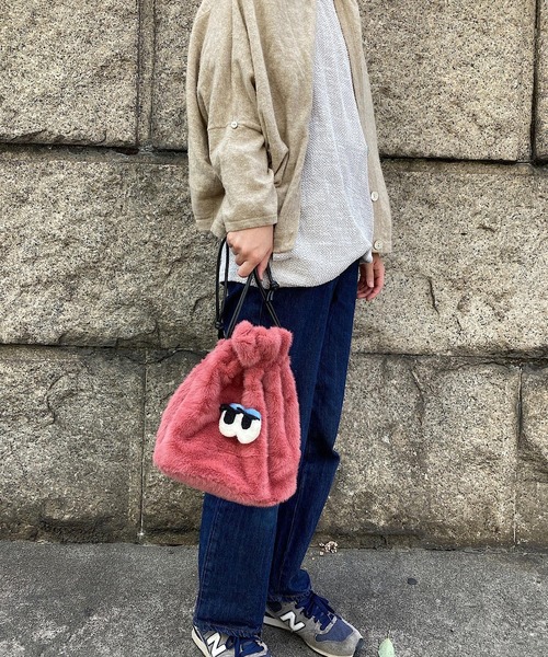 EARTH MADE（アースメイド）の「FUR 巾着ミドル BAG（トートバッグ・レディース・マスタード/ライトピンク/ブラウン/レッド・FREE）」の4枚目の写真