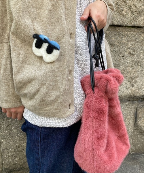 EARTH MADE（アースメイド）の「FUR 巾着ミドル BAG（トートバッグ・レディース・マスタード/ライトピンク/ブラウン/レッド・FREE）」の9枚目の写真