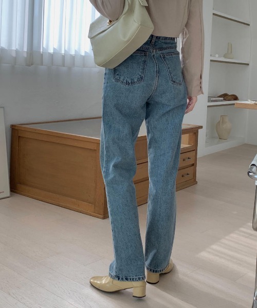 mood for a day（ムードフォーアデイ）の「waggy denim / ハイウエストストレートデニム（デニムパンツ・レディース・ブルー・SMALL/MEDIUM）」の5枚目の写真