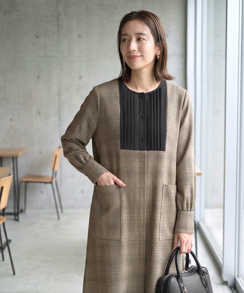 STYLE DELI(スタイルデリ)の「【LUXE】グレンチェック柄プリーツ切替ワンピース(ワンピース・レディース・ブラックミックス/ブラウン系その他・01/02)」の7枚目の写真