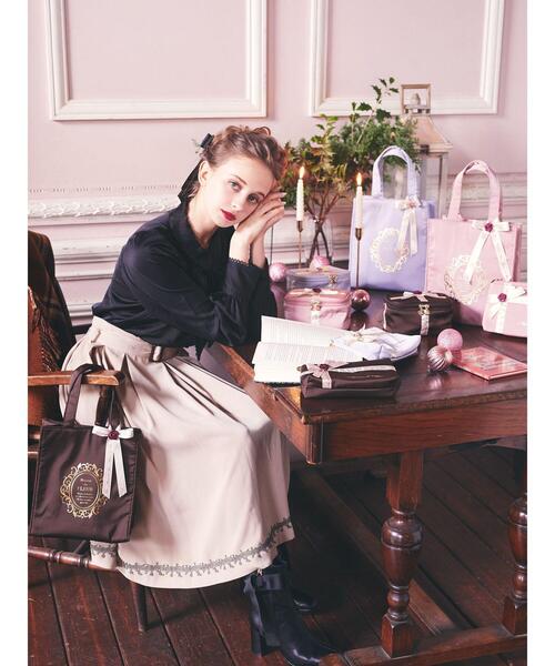 リボン柄ポーチ(箱付き) Maison de FLEUR（メゾンドフルール）の「プレゼントリボンボックス