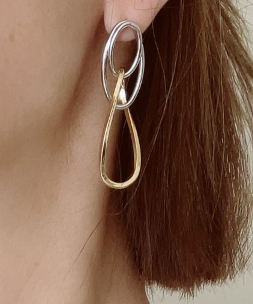COLOR TOKYO ACCESSORIES(カラートウキョウアクセサリー)の「ひねりリング配色ピアス(ピアス(両耳用)・レディース・Silver/GOLD ・FREE)」の1枚目の写真