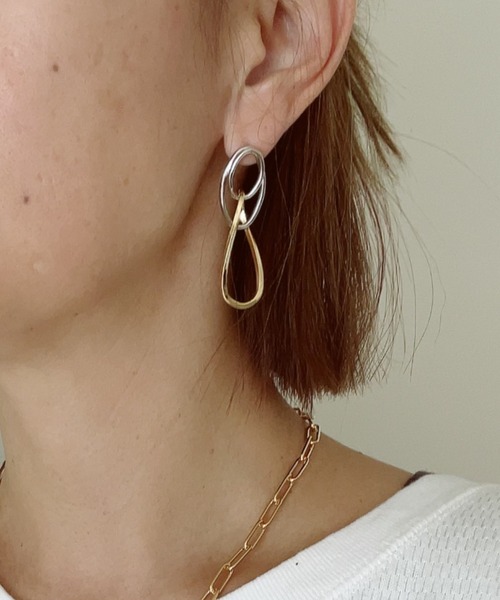 COLOR TOKYO ACCESSORIES(カラートウキョウアクセサリー)の「ひねりリング配色ピアス(ピアス(両耳用)・レディース・Silver/GOLD ・FREE)」の3枚目の写真