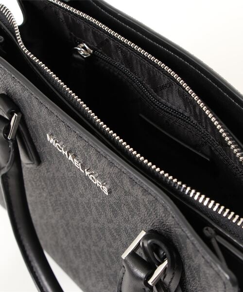 MICHAEL KORS(マイケルコース)の「HOPE メッセンジャー ミディアム(ショルダーバッグ・レディース・ブラック・FREE)」の2枚目の写真