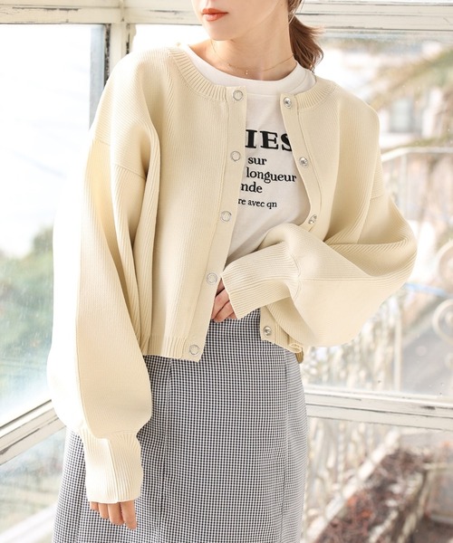 one after another NICE CLAUP(ワンアフターアナザーナイスクラップ)の「WEB限定 スナップボタンカーディガン(カーディガン/ボレロ・レディース・オフホワイト/ホワイト系その他/ブラック/ブルーグレー・FREE)」の1枚目の写真