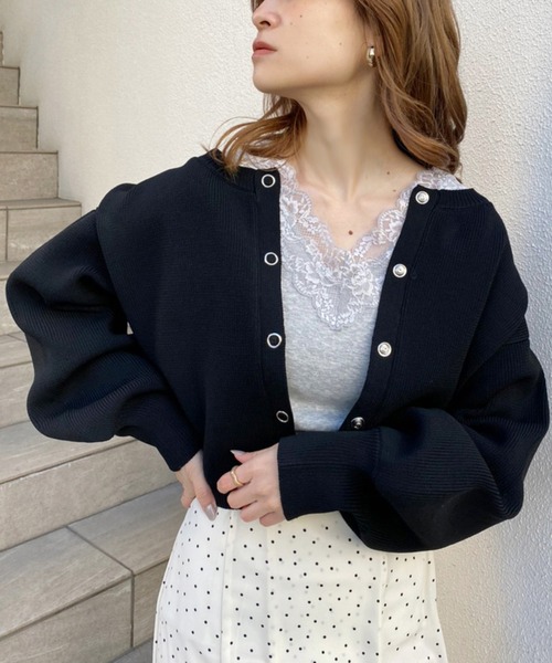 one after another NICE CLAUP(ワンアフターアナザーナイスクラップ)の「WEB限定 スナップボタンカーディガン(カーディガン/ボレロ・レディース・オフホワイト/ホワイト系その他/ブラック/ブルーグレー・FREE)」の3枚目の写真