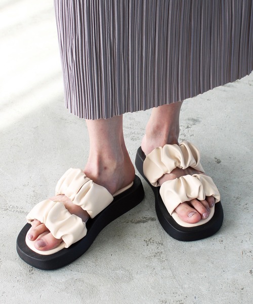 GeeRA（ジーラ）の「シャーリングダブルベルトサンダル（サンダル・レディース・ブラック/アイボリー/グリーン/パープル・MEDIUM/X-LARGE/SMALL/LARGE）」の2枚目の写真