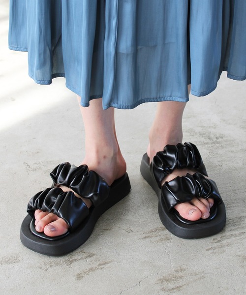 GeeRA（ジーラ）の「シャーリングダブルベルトサンダル（サンダル・レディース・ブラック/アイボリー/グリーン/パープル・MEDIUM/X-LARGE/SMALL/LARGE）」の3枚目の写真