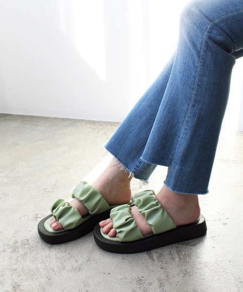 GeeRA（ジーラ）の「シャーリングダブルベルトサンダル（サンダル・レディース・ブラック/アイボリー/グリーン/パープル・MEDIUM/X-LARGE/SMALL/LARGE）」の9枚目の写真