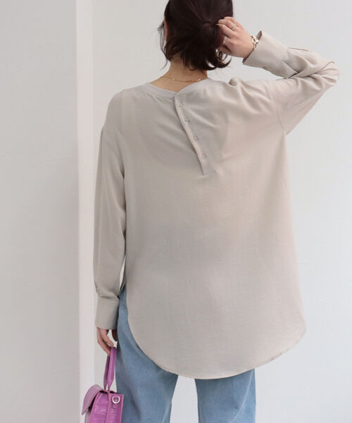 fredy emue(フレディエミュ)の「ジョーゼットTシャツブラウス(シャツ/ブラウス・レディース・チャコールグレー/ベージュ/オフホワイト/カーキ・38)」の1枚目の写真