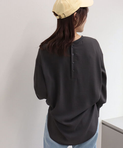 fredy emue(フレディエミュ)の「ジョーゼットTシャツブラウス(シャツ/ブラウス・レディース・チャコールグレー/ベージュ/オフホワイト/カーキ・38)」の7枚目の写真