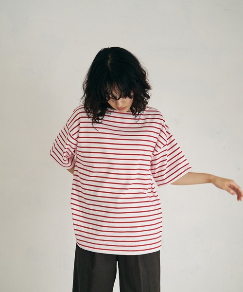 4youstory(フォーユーストーリー)の「【4youstory】ボーダーボートネックTシャツ(Tシャツ/カットソー・レディース・ブラック/レッド/ブルー/グリーン・FREE)」の4枚目の写真