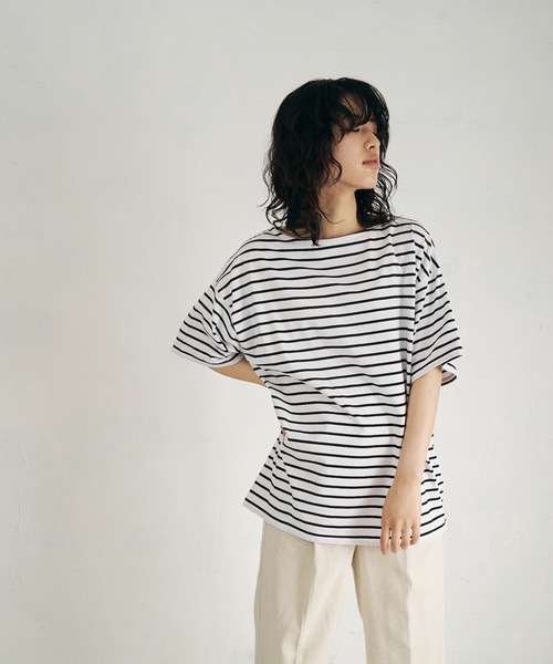 4youstory(フォーユーストーリー)の「【4youstory】ボーダーボートネックTシャツ(Tシャツ/カットソー・レディース・ブラック/レッド/ブルー/グリーン・FREE)」の2枚目の写真