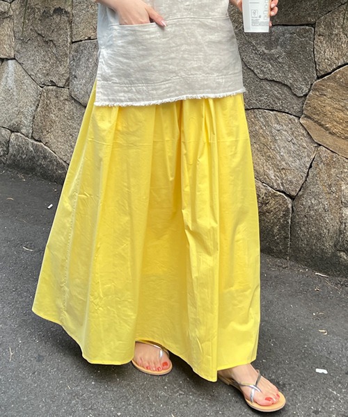 SHENERY（シーナリー）の「タックギャザーカラーロングスカート（スカート・レディース・イエロー/オレンジ・FREE）」の2枚目の写真