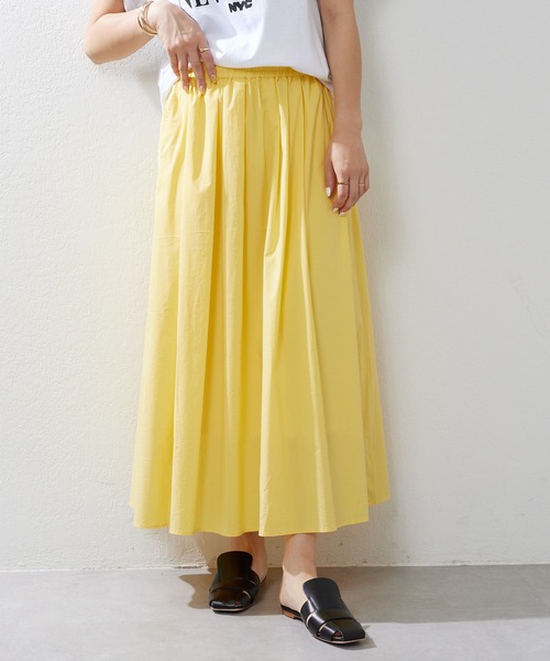 SHENERY（シーナリー）の「タックギャザーカラーロングスカート（スカート・レディース・イエロー/オレンジ・FREE）」の4枚目の写真