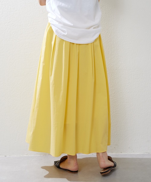 SHENERY（シーナリー）の「タックギャザーカラーロングスカート（スカート・レディース・イエロー/オレンジ・FREE）」の7枚目の写真