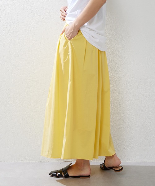 SHENERY（シーナリー）の「タックギャザーカラーロングスカート（スカート・レディース・イエロー/オレンジ・FREE）」の6枚目の写真