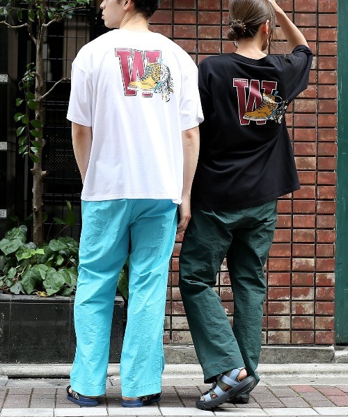 チチカカ(チチカカ)の「【ユニセックス】 カレッジキャッチャープリントTシャツ【WEB限定】(Tシャツ/カットソー・メンズ・ブラック/ホワイト/グレー・FREE)」の4枚目の写真