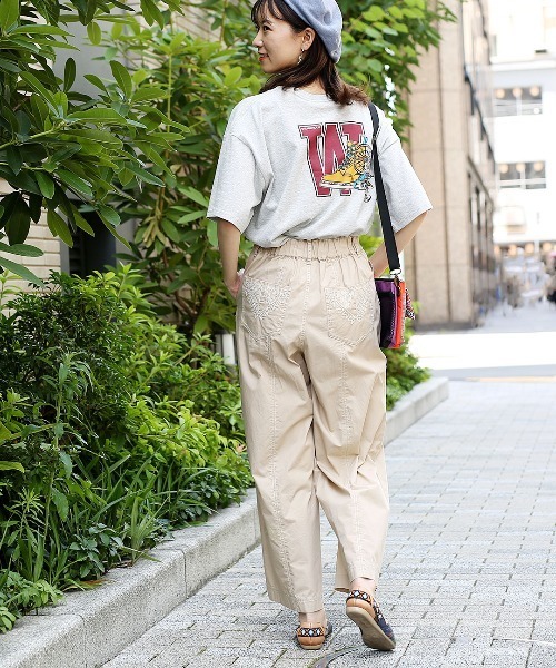 チチカカ(チチカカ)の「【ユニセックス】 カレッジキャッチャープリントTシャツ【WEB限定】(Tシャツ/カットソー・メンズ・ブラック/ホワイト/グレー・FREE)」の12枚目の写真
