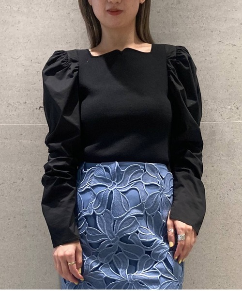 CELFORD（セルフォード）の「スクエアネックニットプルオーバー（ニット/セーター・レディース・ブラック/オフホワイト/サックスブルー・38/36）」の8枚目の写真