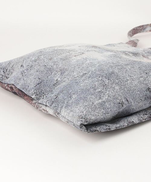 SHINYAKOZUKA（シンヤコヅカ）の「SHINYA KOZUKA /シンヤ コヅカ