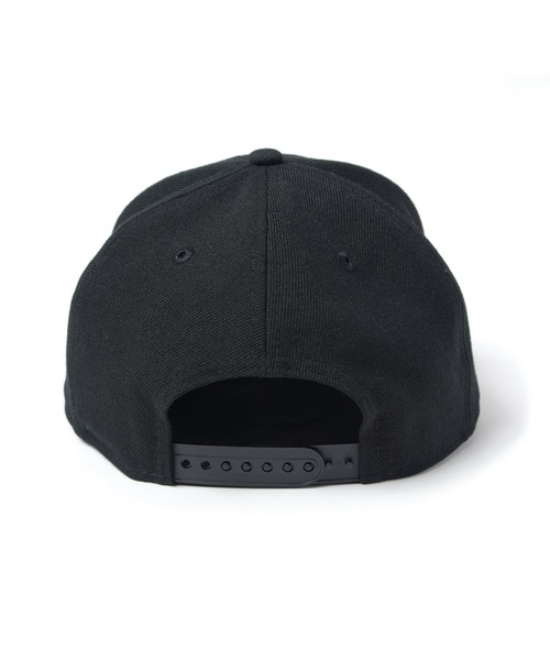 Bristol 黒 スナップバックキャップ 9フィート F.C.Real Bristol（エフシーレアルブリストル）の「NEW ERA