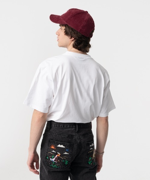 Carne Bollente（カルネボレンテ）の「STAY CURIOUS（Tシャツ