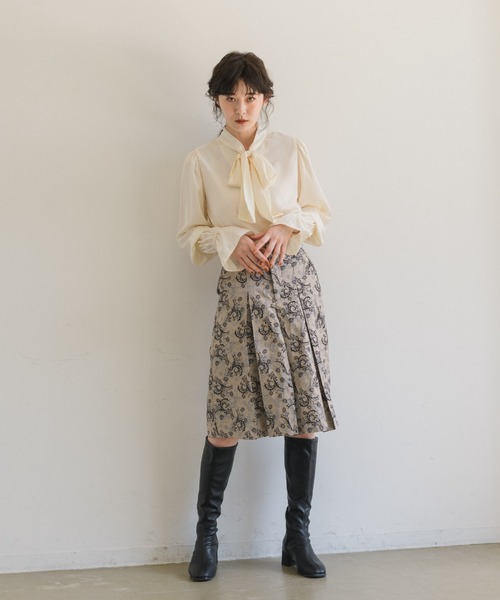 idem（イデム）の「wave sleeve 2way bowtie blouse/ボリューム袖2wayボウタイブラウス（シャツ/ブラウス・レディース・ブラック/アイボリー・FREE）」の10枚目の写真