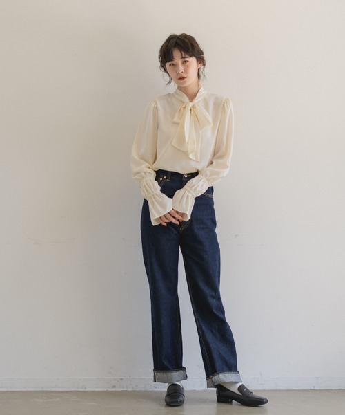 idem（イデム）の「wave sleeve 2way bowtie blouse/ボリューム袖2wayボウタイブラウス（シャツ/ブラウス・レディース・ブラック/アイボリー・FREE）」の12枚目の写真