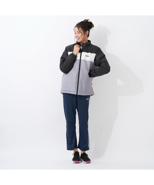 FILA(フィラ)の「FILA/フィラスタンドジャケット スタジャン 中綿 アウター ブルゾン アウトドア 保温 防寒 冷え対策 ランニング スポーツ観戦 ジャンパー レディース(ダウンジャケット/コート・レディース・ライトピンク/ブラック/ライトパープル・M/L/LL)」の18枚目の写真