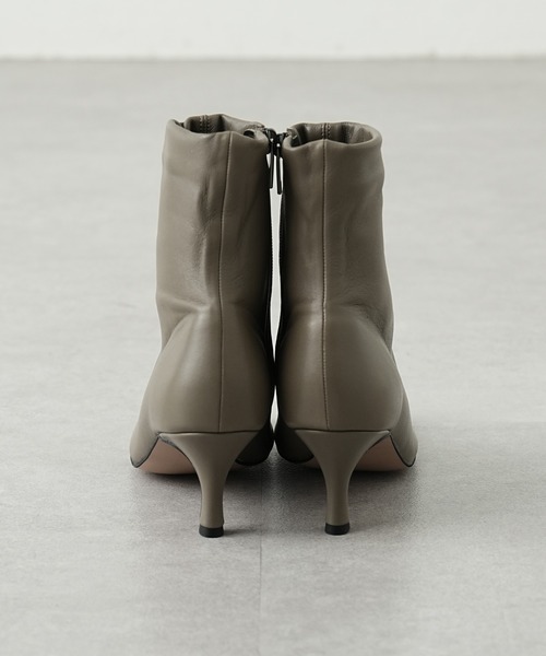 OUVRAGE CLASSE（ウヴラージュクラス）の「ラウンドトゥショートブーツ（ブーツ・レディース・ベージュ/ブラック・MEDIUM/LARGE）」の7枚目の写真