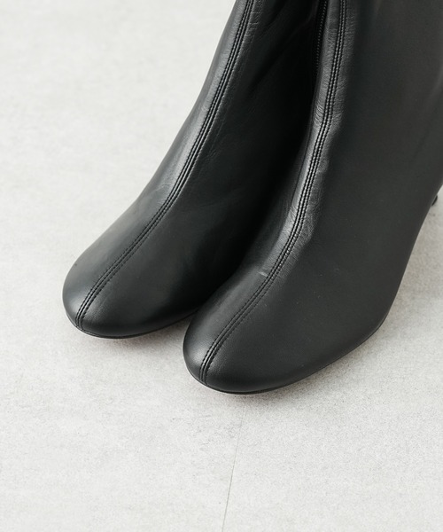 OUVRAGE CLASSE（ウヴラージュクラス）の「ラウンドトゥショートブーツ（ブーツ・レディース・ベージュ/ブラック・MEDIUM/LARGE）」の9枚目の写真