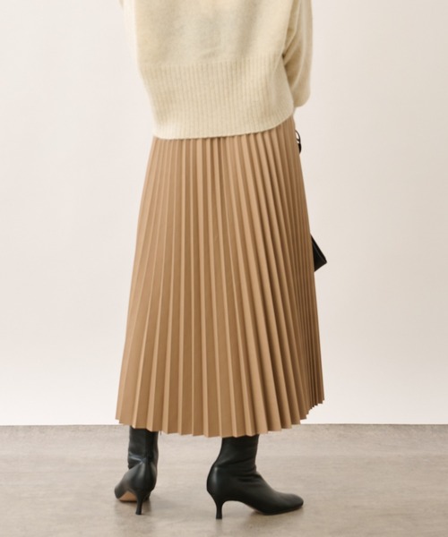 OUVRAGE CLASSE（ウヴラージュクラス）の「ラウンドトゥショートブーツ（ブーツ・レディース・ベージュ/ブラック・MEDIUM/LARGE）」の12枚目の写真