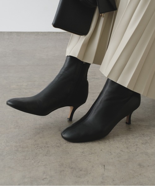 OUVRAGE CLASSE（ウヴラージュクラス）の「ラウンドトゥショートブーツ（ブーツ・レディース・ベージュ/ブラック・MEDIUM/LARGE）」の14枚目の写真