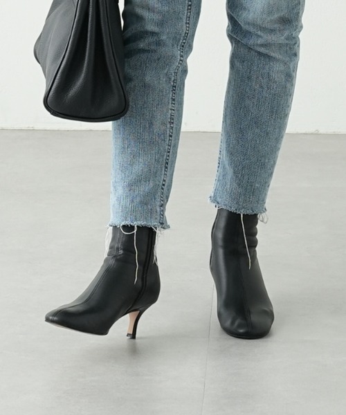 OUVRAGE CLASSE（ウヴラージュクラス）の「ラウンドトゥショートブーツ（ブーツ・レディース・ベージュ/ブラック・MEDIUM/LARGE）」の15枚目の写真