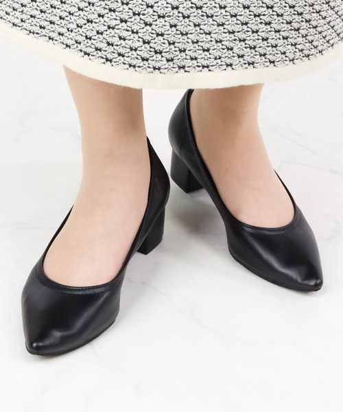 LibertyDoll(リバティードール)の「LibertyDoll/チャンキーヒールストレッチパンプス(1100/1100-SA)(パンプス・レディース・ベージュ/その他/グレー/ブラウン系その他/ネイビー/ワイン/ライトグレー/ブラック系その他/ブラック/ピンクベージュ/ブラック系その他2/グリーン/マスタード・S/L/SS/LL/M/3L)」の3枚目の写真